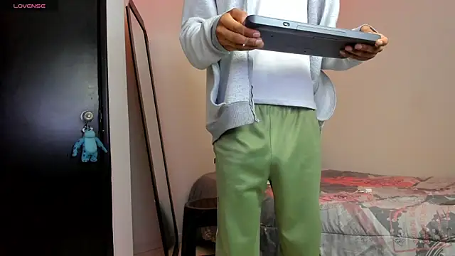 Snapshot of kenan_2601 chatting on 10.21.25 kenan 2601 online show from 10.21.25