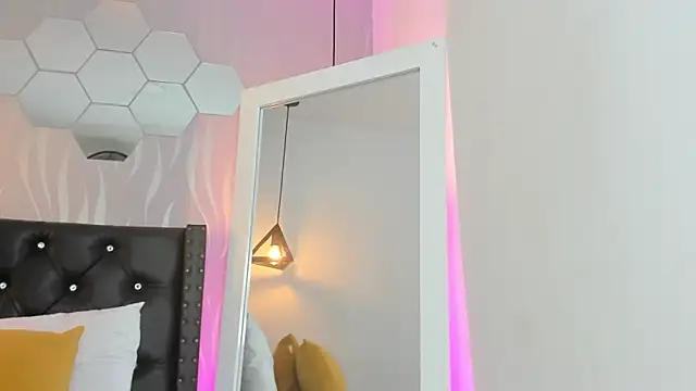 lucia-cute online show from 09.25.25