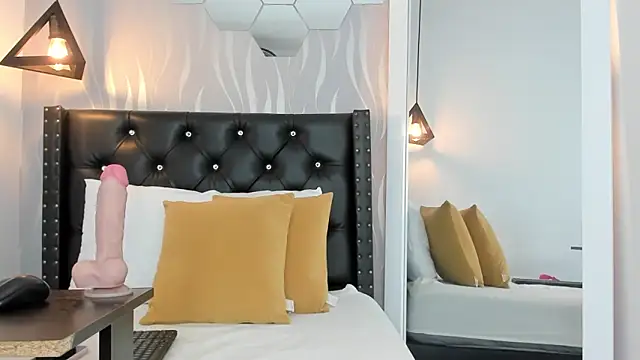 lucia-cute online show from 10.04.25