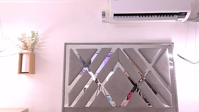 nahomy ryans online show from 11.11.25