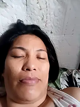 Snapshot of Uniquebeauty32 chatting on 03.18.26 Uniquebeauty32 online show from 03.18.26
