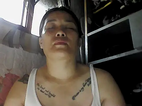 Snapshot of Uniquebeauty32 chatting on 07.18.26 Uniquebeauty32 online show from 07.18.26