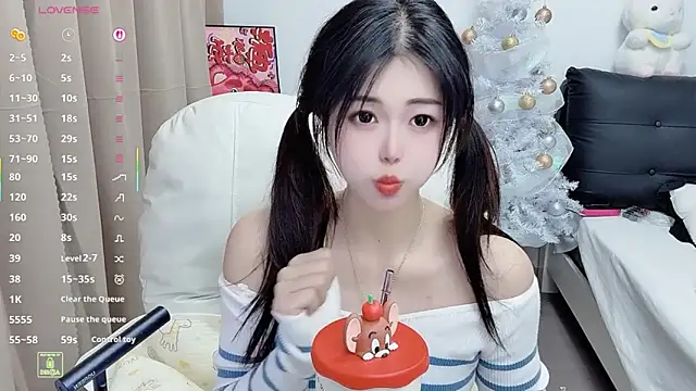 Snapshot of CeeKie chatting on 12.18.25 CeeKie online show from 12.18.25