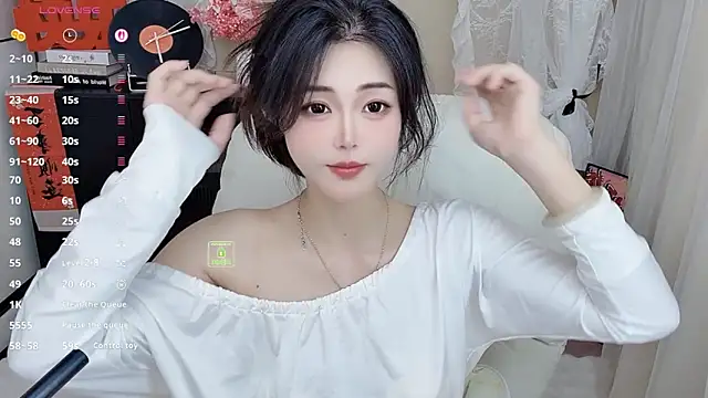 Snapshot of CeeKie chatting on 03.23.26 CeeKie online show from 03.23.26