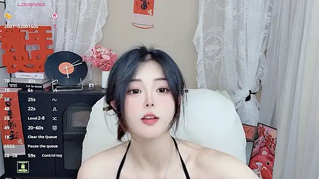 Snapshot of CeeKie chatting on 03.24.26 CeeKie online show from 03.24.26