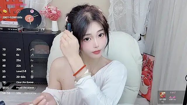 Snapshot of CeeKie chatting on 03.30.26 CeeKie online show from 03.30.26