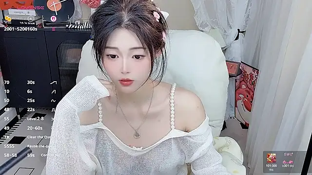 Snapshot of CeeKie chatting on 04.02.26 CeeKie online show from 04.02.26