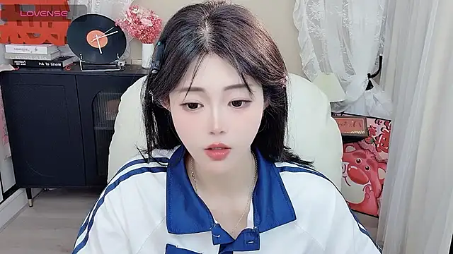Snapshot of CeeKie chatting on 04.10.26 CeeKie online show from 04.10.26