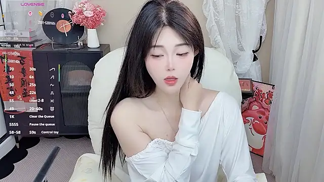 Snapshot of CeeKie chatting on 04.17.26 CeeKie online show from 04.17.26