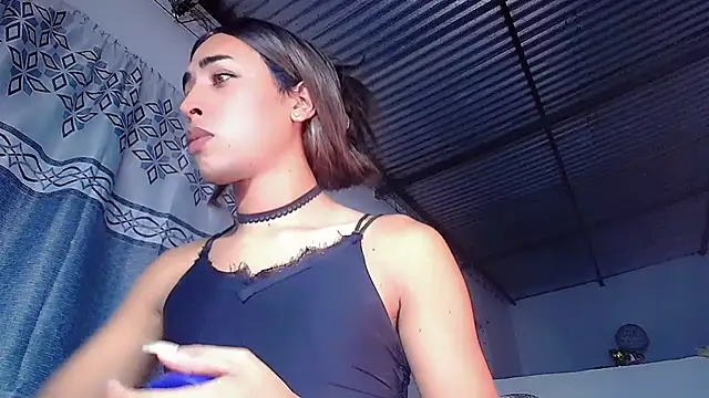 Snapshot of Anthonella_valentina chatting on 06.30.26 Anthonella valentina online show from 06.30.26