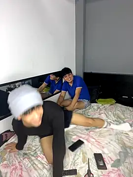 Kailertwink online show from 10.21.25