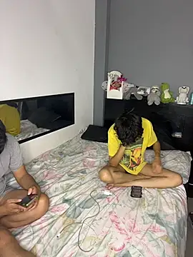 Kailertwink online show from 10.31.25