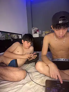 Snapshot of Kailertwink chatting on 06.09.26 Kailertwink online show from 06.09.26