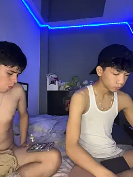 Snapshot of Kailertwink chatting on 06.29.26 Kailertwink online show from 06.29.26