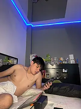 Snapshot of Kailertwink chatting on 07.13.26 Kailertwink online show from 07.13.26