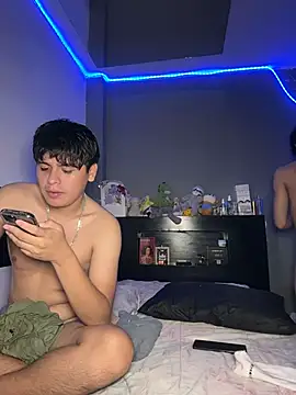 Snapshot of Kailertwink chatting on 07.18.26 Kailertwink online show from 07.18.26