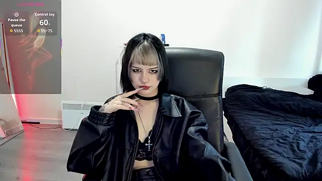 LiyaLuna online show from 10.10.25