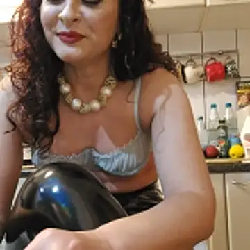 ShineBright88 online show from 11.10.25