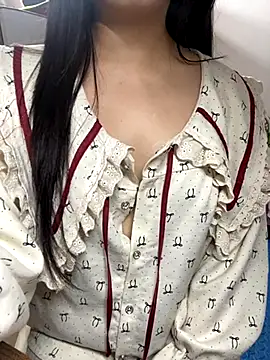 Snapshot of Luzizi- chatting on 12.02.25 Luzizi- online show from 12.02.25