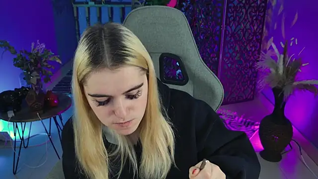 Stef Nicks online show from 10.06.25