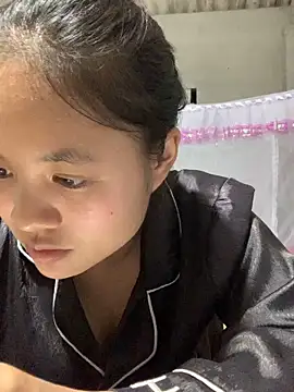 Snapshot of NhuFox chatting on 09.12.25 NhuFox online show from 09.12.25