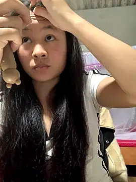 Snapshot of NhuFox chatting on 09.14.25 NhuFox online show from 09.14.25