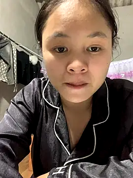 Snapshot of NhuFox chatting on 09.20.25 NhuFox online show from 09.20.25