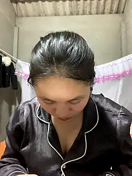 Snapshot of NhuFox chatting on 09.27.25 NhuFox online show from 09.27.25