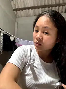 Snapshot of NhuFox chatting on 10.05.25 NhuFox online show from 10.05.25