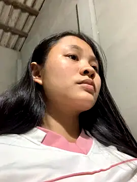 Snapshot of NhuFox chatting on 10.19.25 NhuFox online show from 10.19.25