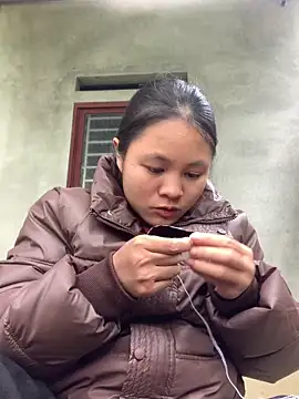 NhuFox online show from 12.18.25