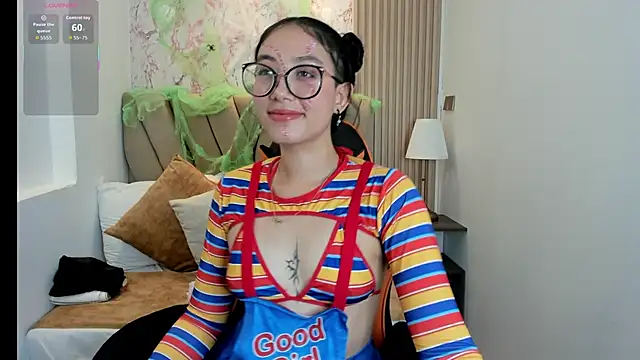 Yuna  Min online show from 10.17.25