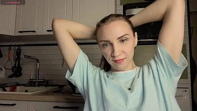 Snapshot of Edena_ chatting on 06.22.26 Edena online show from 06.22.26