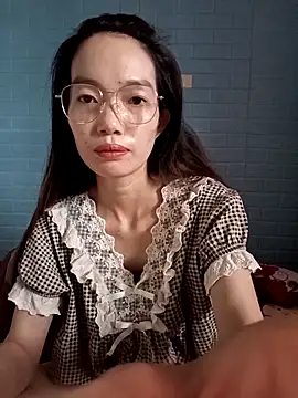 Snapshot of Lyly999 chatting on 10.31.25 Lyly999 online show from 10.31.25