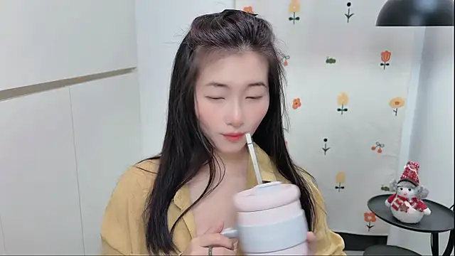 Snapshot of Rosalind_xixi chatting on 05.10.26 Rosalind xixi online show from 05.10.26
