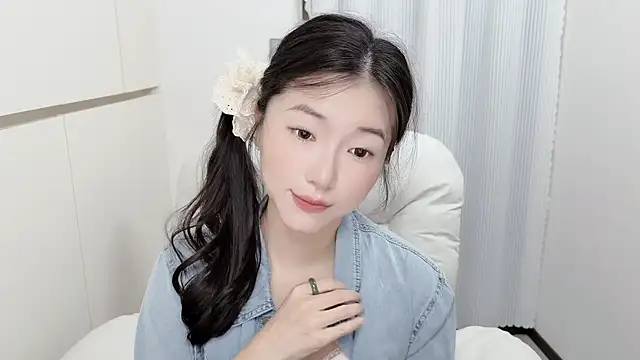 Snapshot of Rosalind_xixi chatting on 06.26.26 Rosalind xixi online show from 06.26.26