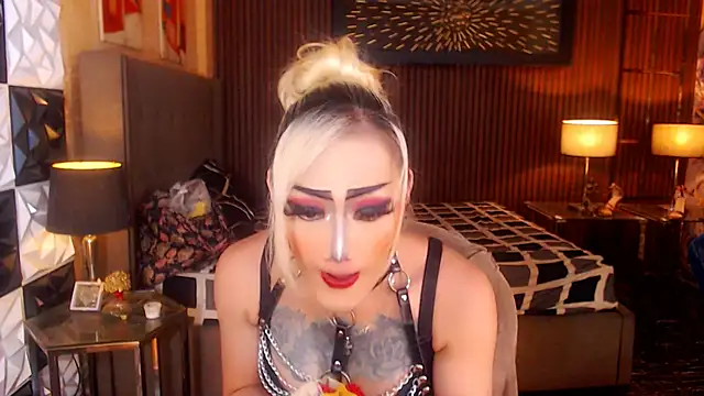 Snapshot of HorseCockDivine chatting on 04.29.26 HorseCockDivine online show from 04.29.26