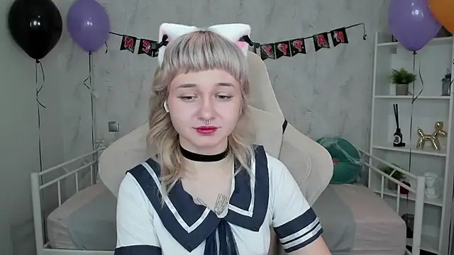 Tori Cutie online show from 10.31.25