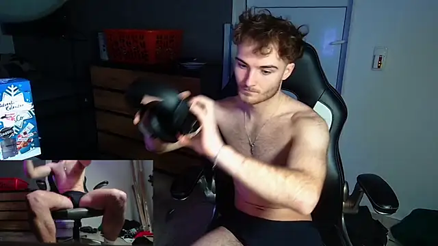 Snapshot of Rudi2007Eye chatting on 12.14.25 Rudi2007Eye online show from 12.14.25