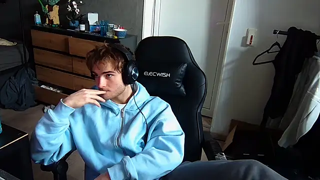 Snapshot of Rudi2007Eye chatting on 02.10.26 Rudi2007Eye online show from 02.10.26