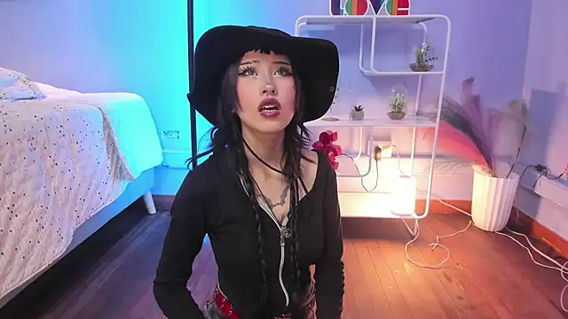 Hannahpage online show from 02.11.26