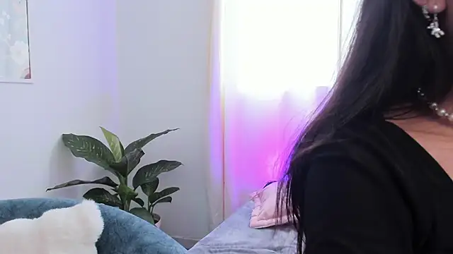 canelleGarces online show from 11.03.25