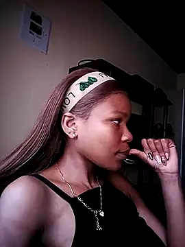 Seductive Yellow Titties online show from 10.28.25