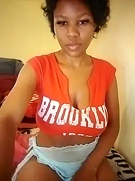 Seductive Yellow Titties online show from 11.13.25