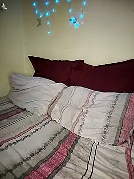 Seductive Yellow Titties online show from 02.14.26