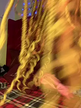 Seductive Yellow Titties online show from 06.04.26