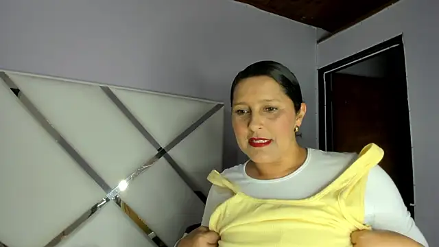 KikaDuque online show from 04.06.26