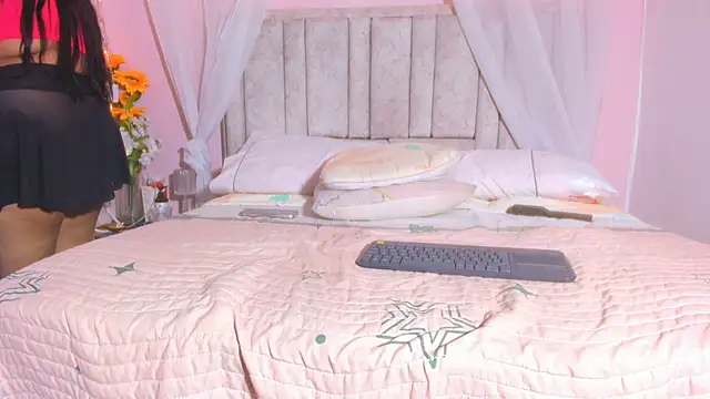 Rachellcooperrr online show from 10.16.25