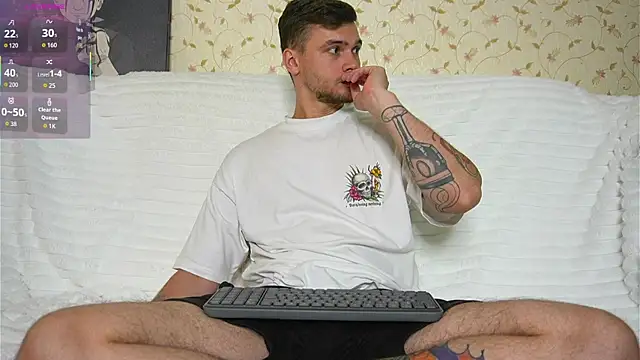 Snapshot of johnstoneisland chatting on 06.30.26 johnstoneisland online show from 06.30.26