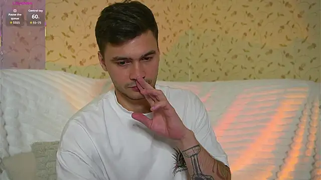 Snapshot of johnstoneisland chatting on 07.15.26 johnstoneisland online show from 07.15.26